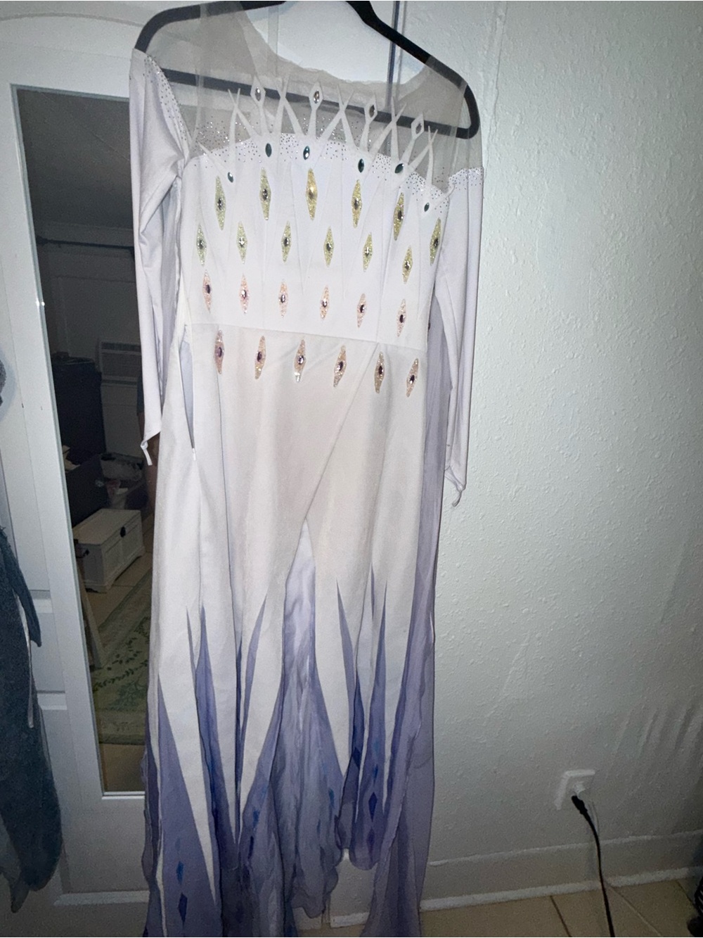 Elsa Frozen II + Leggings Costume - Picture 2 of 5